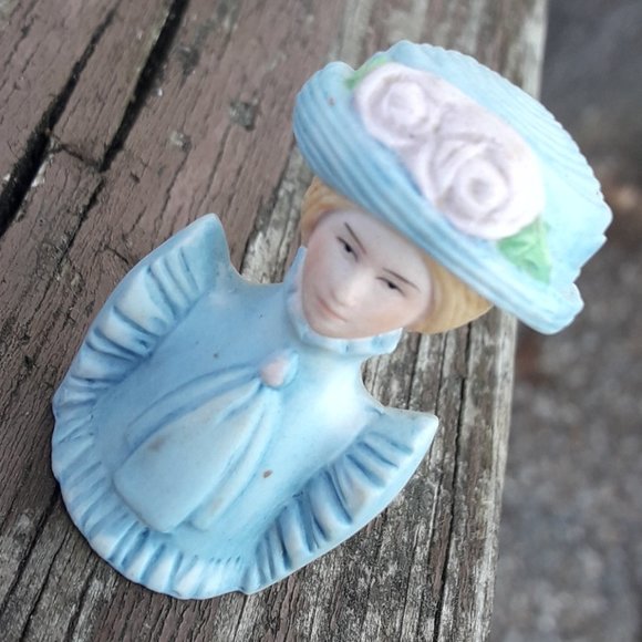 Mini Lady Thimble Collectible Dollhouse Porcelain Vintage Tiny American Fashion - Picture 3 of 7